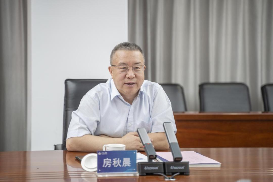 徐忠和与中国对外承包工程商会会长房秋晨举行事情谈判-402cc永利集团