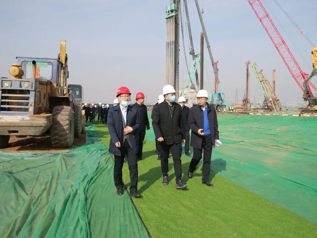 孙波深入 “五大中心”项目开展现场办公暨新春慰问活动-402cc永利集团