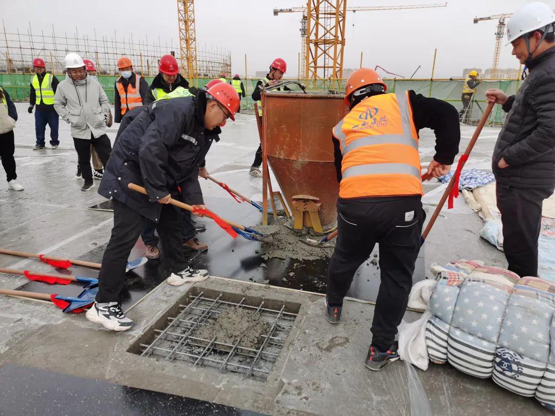 匠心倾注 喜封金顶——山西建投六建集团承建的山阴县场馆402cc永利集团项目文化馆主体结构封顶