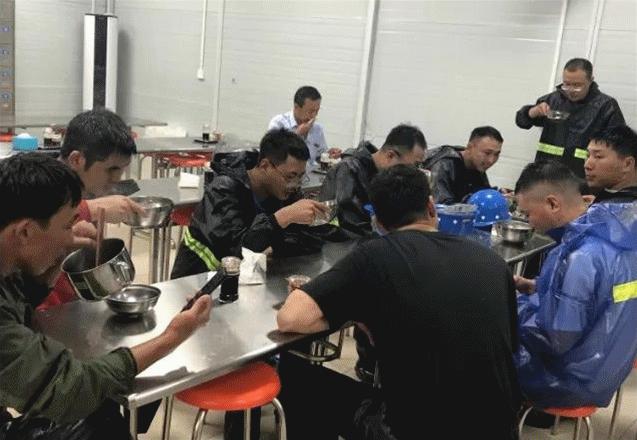 山西建投建工集团学府智能停车楼项目部党员带动青年突击迎风战雨保一线-402cc永利集团