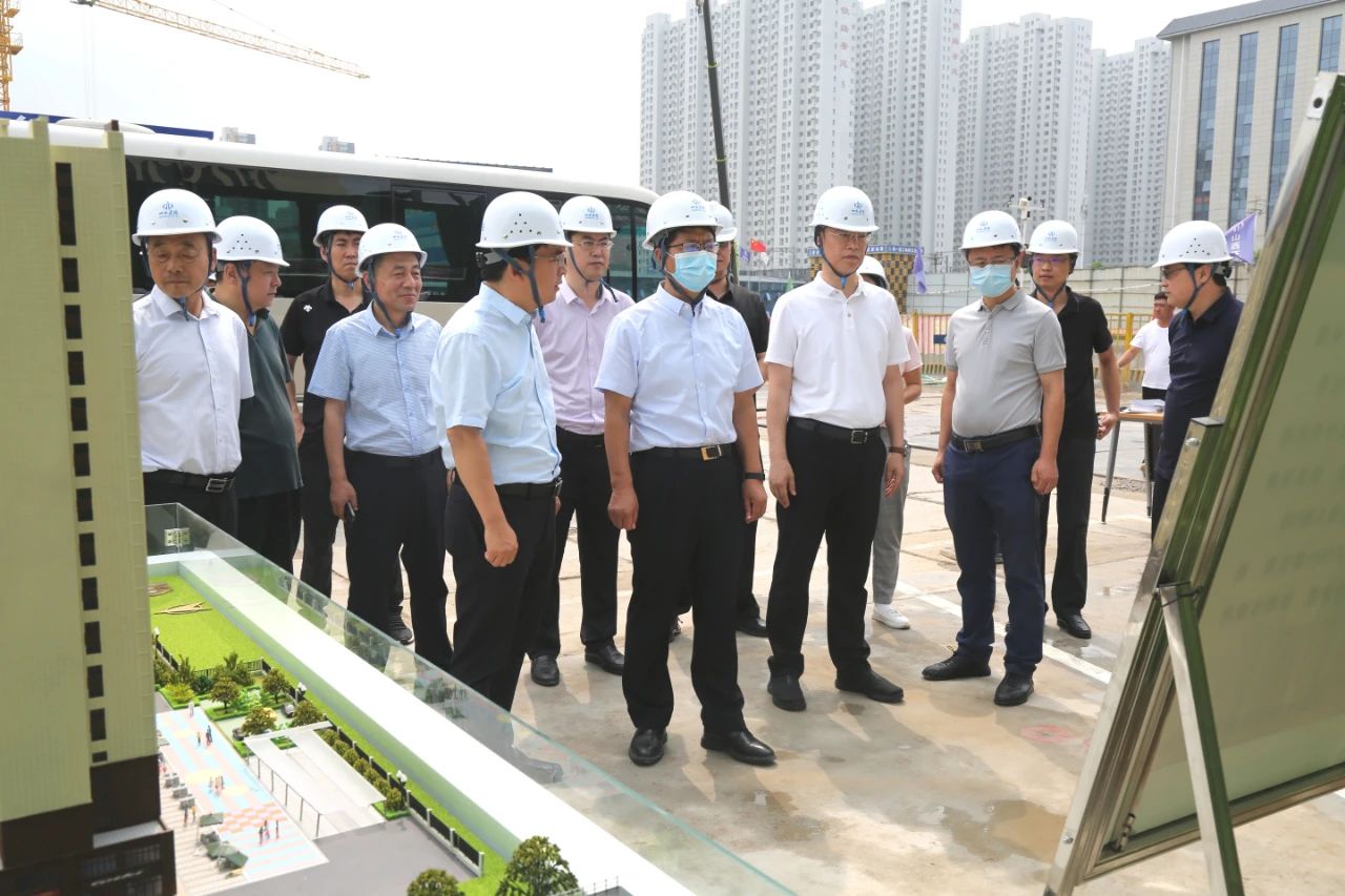 太原市副市长在山西建投五建集团东兴装饰城棚户区刷新项目调研