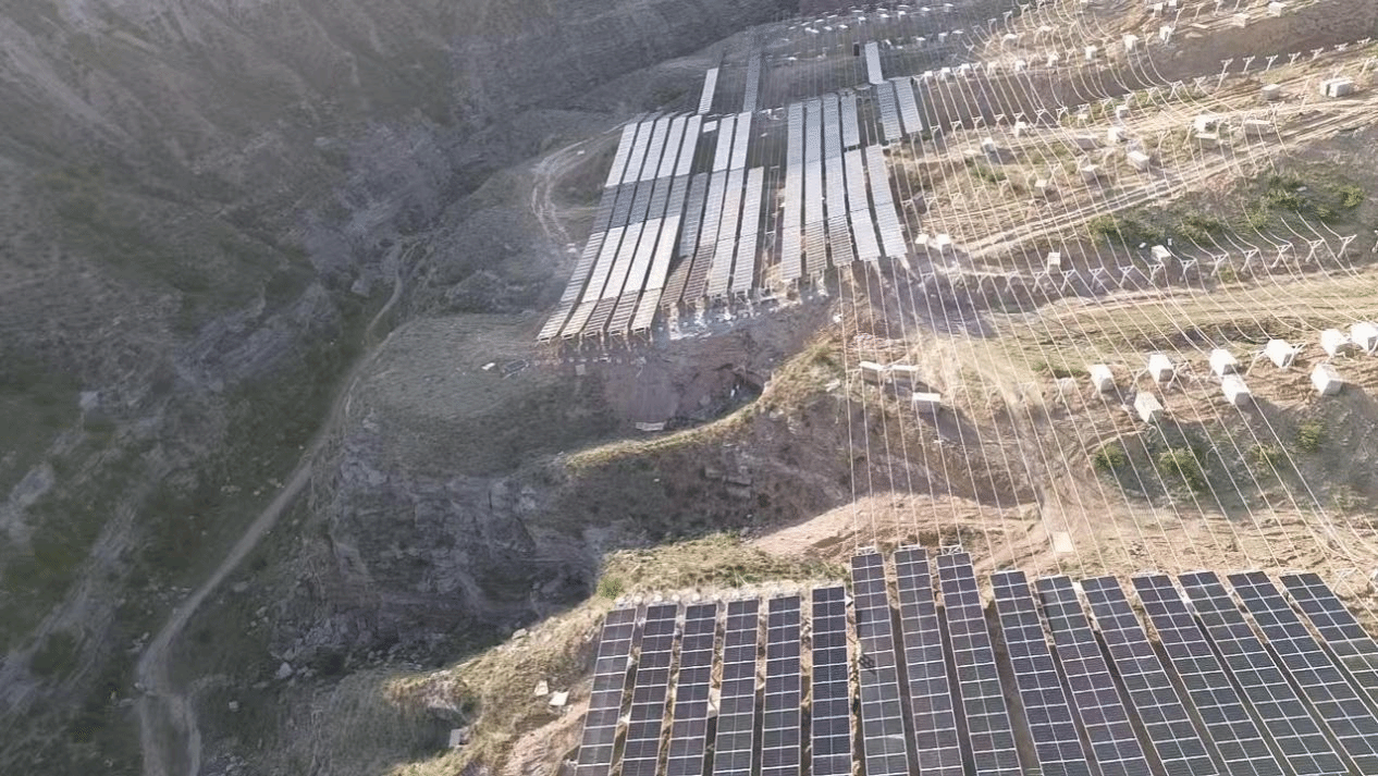山西建投一建集团山西华电保德100MW光伏项目：荒山沟壑变绿电基地 刷新“山地速率”-402cc永利集团