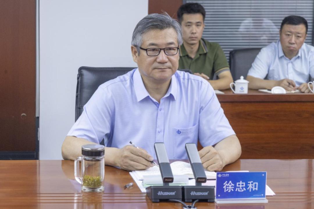 徐忠和与中国对外承包工程商会会长房秋晨举行事情谈判-402cc永利集团
