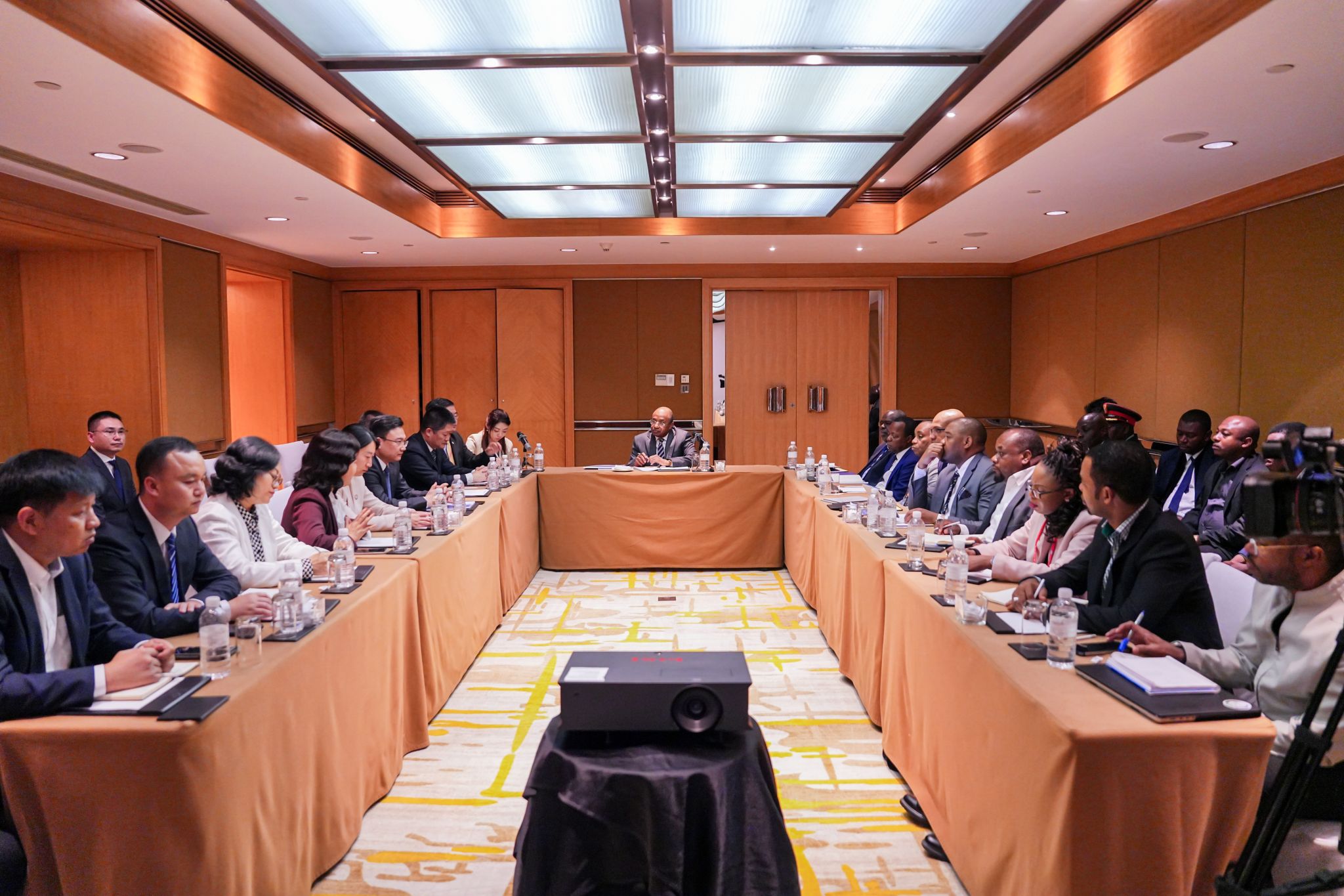 山西建投集团向导拜会坦桑尼亚桑给巴尔总统姆维尼-402cc永利集团