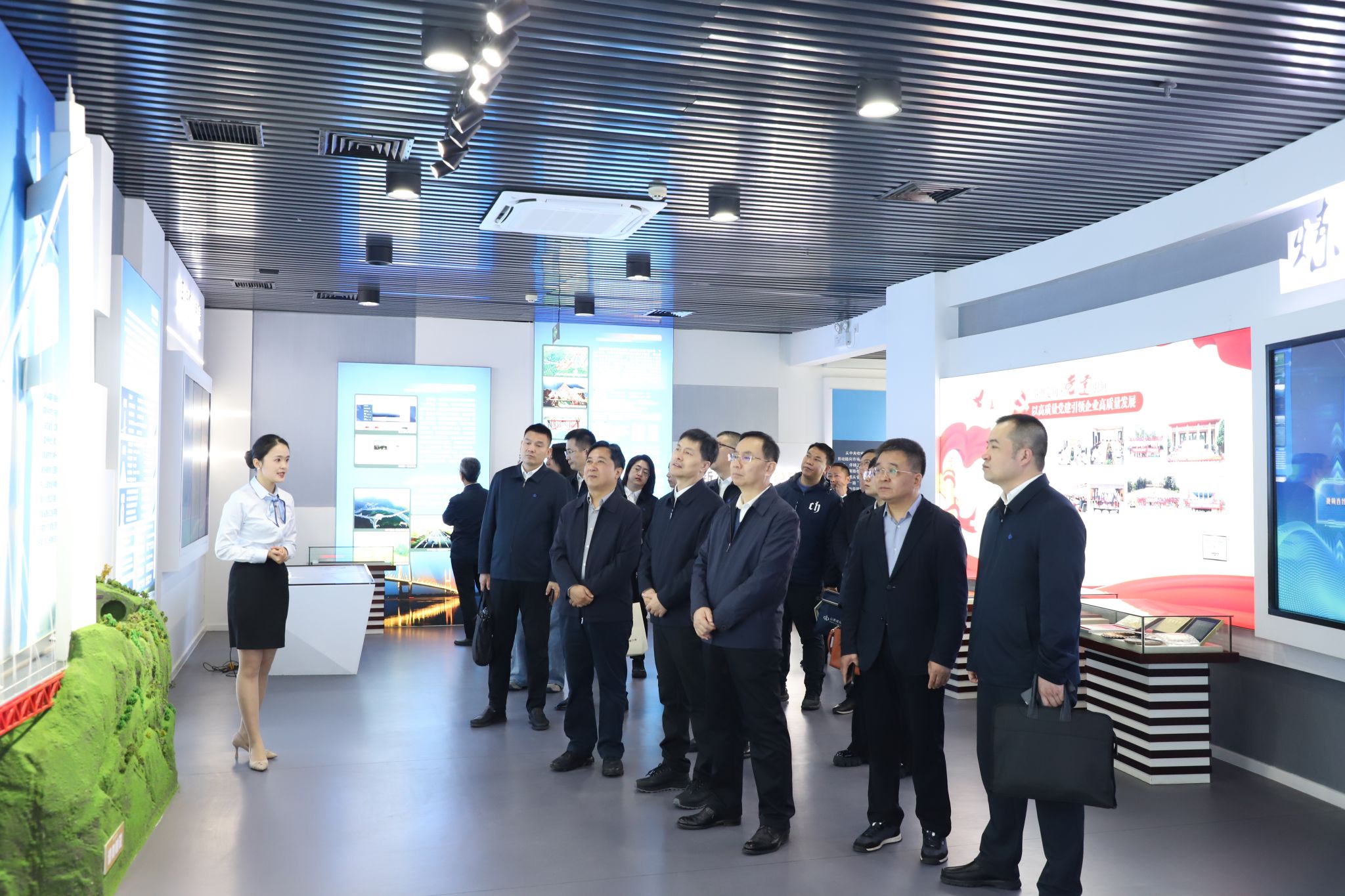 山西建投契械化集团与湖南路桥402cc永利集团集团举行对标交流活动-402cc永利集团