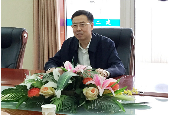 白原平总司理在二公司调研时指出： 要大力增强市场开发，，起劲推进转型营业开展，，全力提防谋划风险