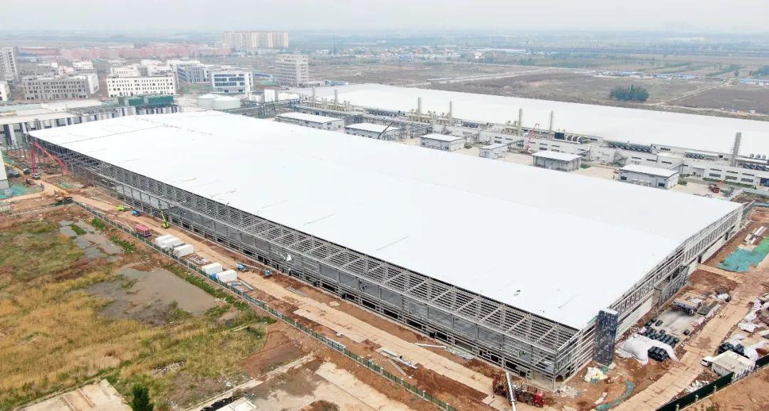 山西建投潇河工业公司潇河新能源新质料工业基地8GW电池车间项目主体结构封顶