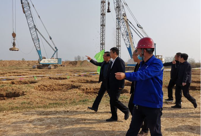山西省芮城县县长带队到山西建投契械化集团承建的芮城机场项目调研-402cc永利集团
