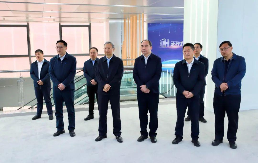 孙波与云时代公司董事长盛佃清举行事情谈判-402cc永利集团